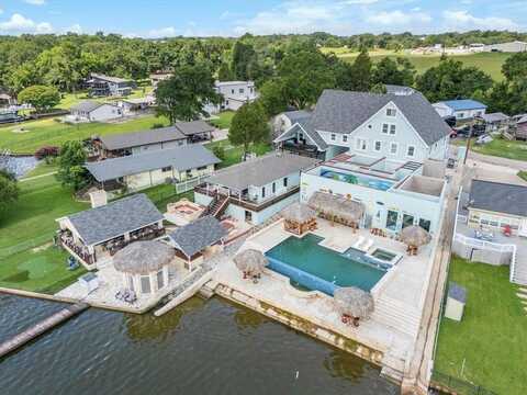 220 Pin Oak, Mabank, TX 75156