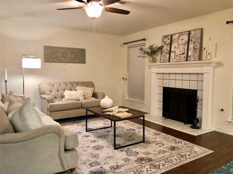 328 Ashley Oak Lane, Lake Dallas, TX 75065