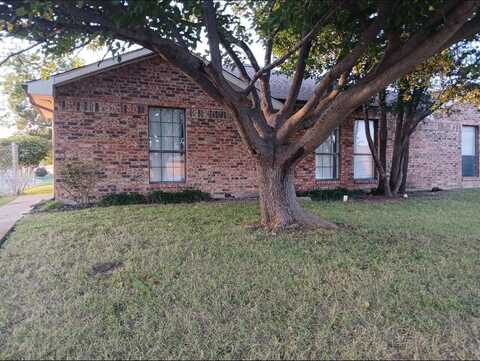 524 Stonehenge Drive, Grand Prairie, TX 75052