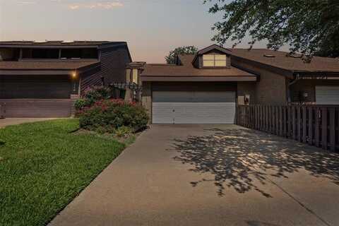 715 Oakwood Trail, Fort Worth, TX 76112