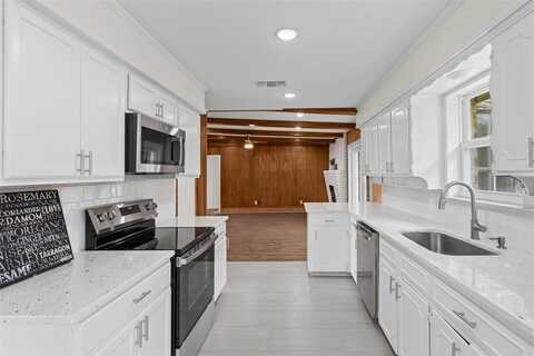 3301 Peachtree Lane, Pantego, TX 76013