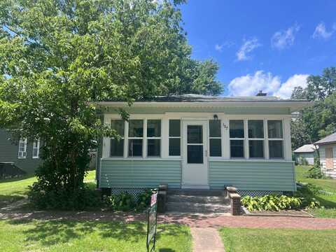 107 N 5th St, Oquawka, IL 61469
