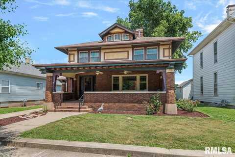 215 E MARKET Street, Taylorville, IL 62568
