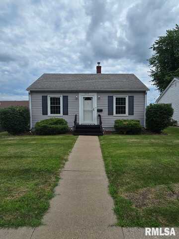 1619 PERSHING Boulevard, Clinton, IA 52732