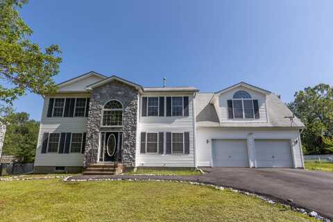 1149 Glade Drive, Long Pond, PA 18334