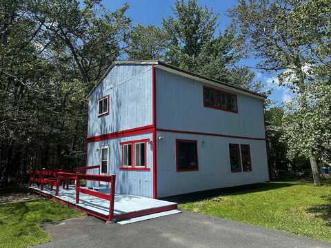 9050 Idlewild Drive, Tobyhanna, PA 18466