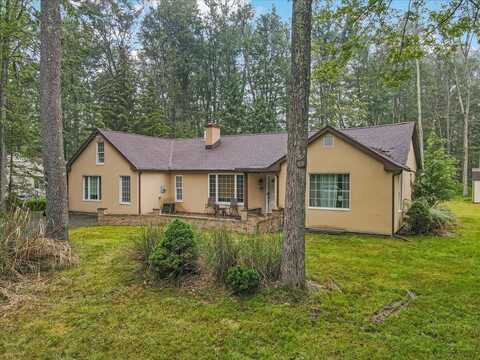427 Stillwater Drive, Pocono Summit, PA 18346