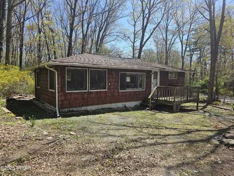 118 Tulip Street, Dingmans Ferry, PA 18328