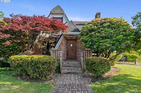 1703 4TH ST, Tillamook, OR 97141