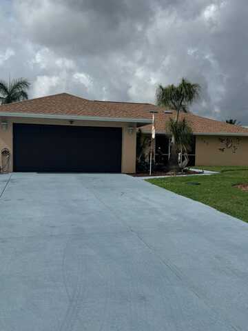 742 SE Whitehurst Avenue, Port Saint Lucie, FL 34983
