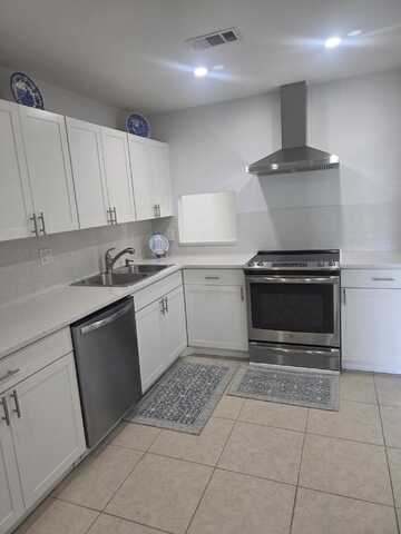 2886 Fernley Drive E, West Palm Beach, FL 33415