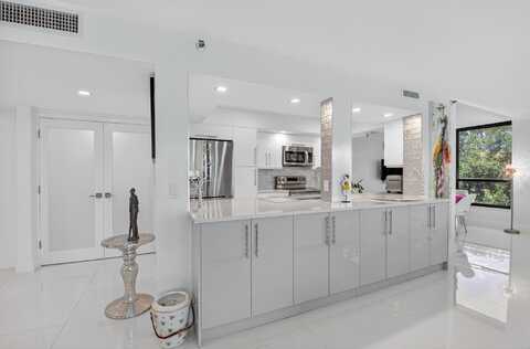 20100 W Boca 138 Drive W, Boca Raton, FL 33434