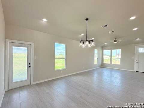 144 Camino Verde Ct, La Vernia, TX 78121