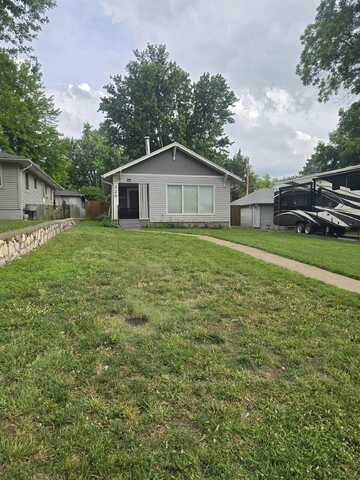 328 W 13th St, Concordia, KS 66901
