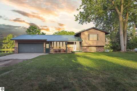 4888 W Jackson, Alma, MI 48801