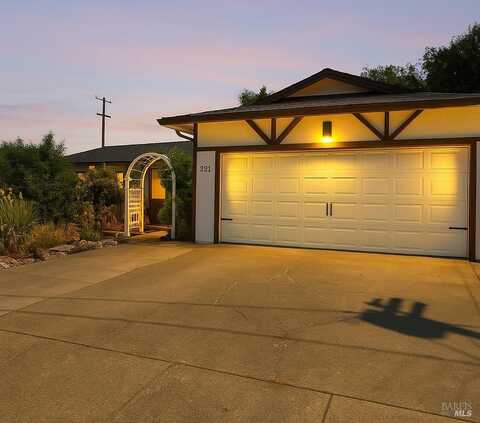 221 Washo Drive, Ukiah, CA 95482