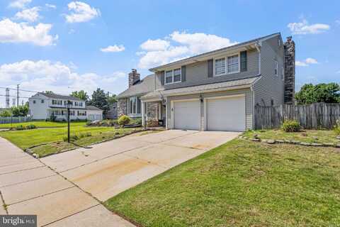 28 KINGSBRIDGE DRIVE, BURLINGTON, NJ 08016