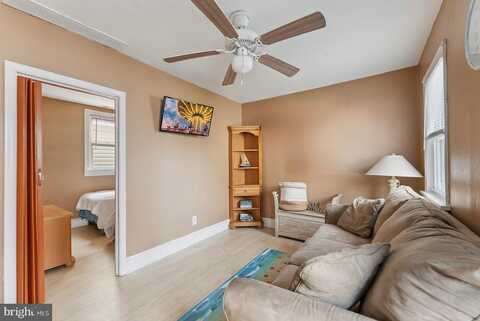 221 W 25TH AVENUE, WILDWOOD, NJ 08260