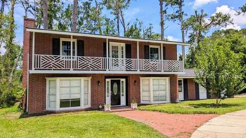 2436 Meadowbrook Dr, Valdosta, GA 31602