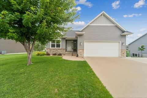 1425 Hummingbird Circle, Waterloo, IA 50702
