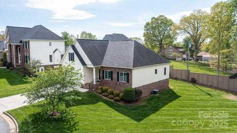 3837 1st Street Lane NW, Hickory, NC 28601
