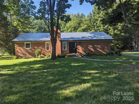 632 Catawba Circle N, Matthews, NC 28104