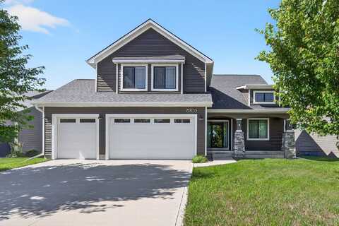 8705 Coachlight Drive, West Des Moines, IA 50266