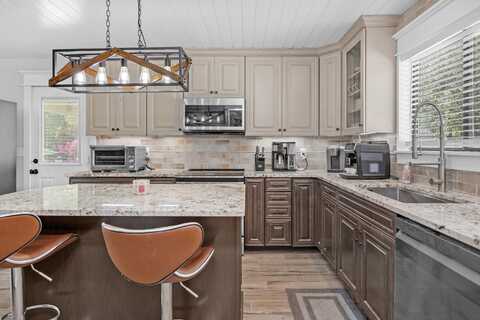 6539 Robar Tesora Street, Navarre, FL 32566