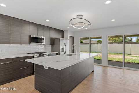 8112 E VIRGINIA Avenue, Scottsdale, AZ 85257