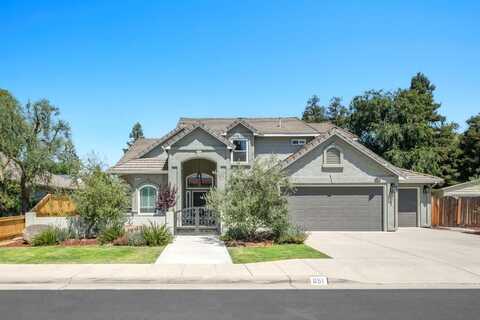 651 Oxford Avenue N, Clovis, CA 93611
