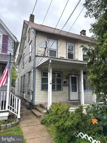 717 W BROAD STREET, QUAKERTOWN, PA 18951