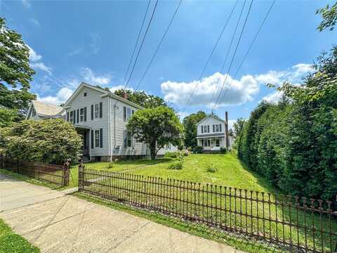 693-695 N MAIN Street, Meadville, PA 16335