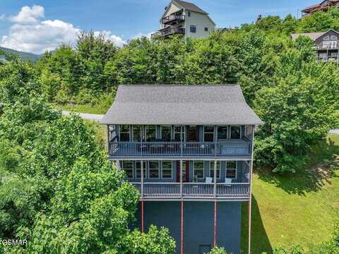 843 Sourwood Drive, Gatlinburg, TN 37738