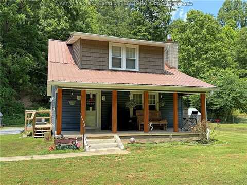 1255 Johns Creek Road, Milton, WV 25541