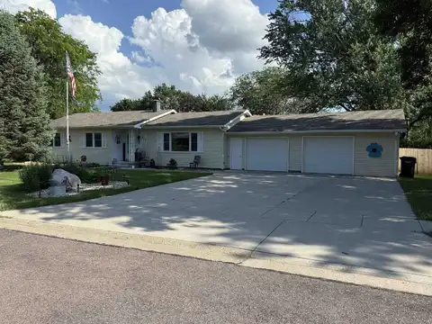 803 W 11th, Yankton, SD 57078