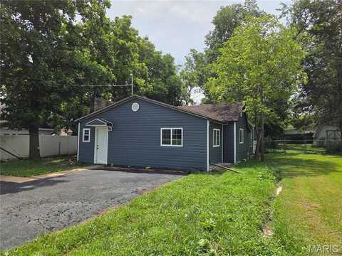 808 Monroe Street, Cuba, MO 65453