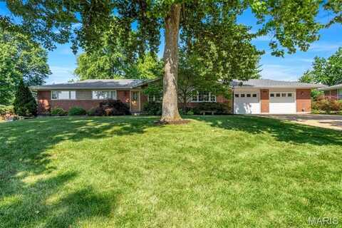 9825 Barrington Drive, Sunset Hills, MO 63128