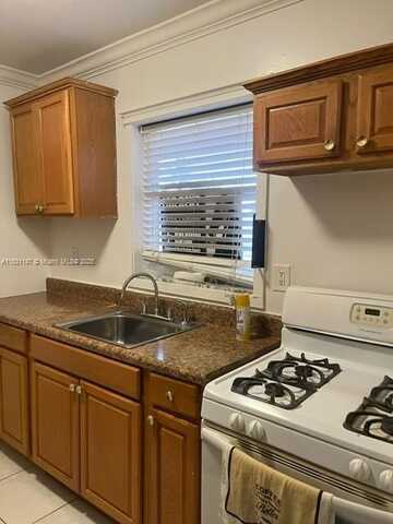 1265 W 24th St, Hialeah, FL 33010