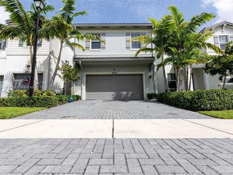 4923 NW 48th Ter, Tamarac, FL 33319