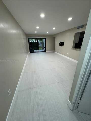 9405 Fontainebleau Blvd, Miami, FL 33172