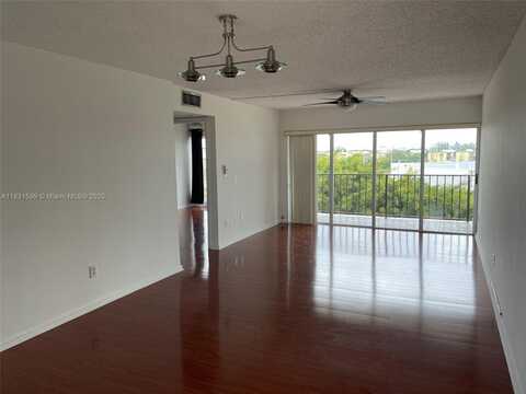 9180 Fontainebleau Blvd, Miami, FL 33172