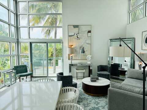 7700 Collins Ave, Miami Beach, FL 33141