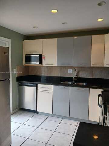 5950 Del Lago Cir, Sunrise, FL 33313