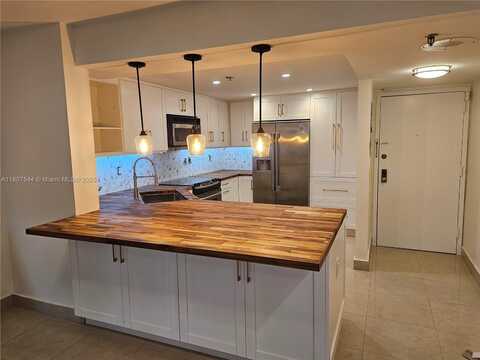 2625 Collins Ave, Miami Beach, FL 33140