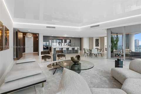 851 NE 1st Ave, Miami, FL 33132