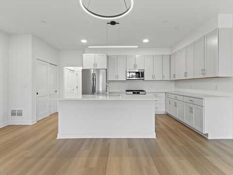 4163 E Hemlock Dr, Oak Creek, WI 53154