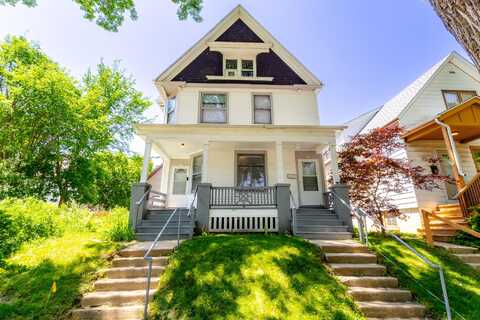 2917 N Booth St, Milwaukee, WI 53212