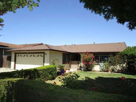 271 Carnoble DR, HOLLISTER, CA 95023