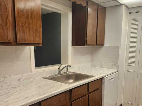 55 Greentree Ln, Weymouth, MA 02190