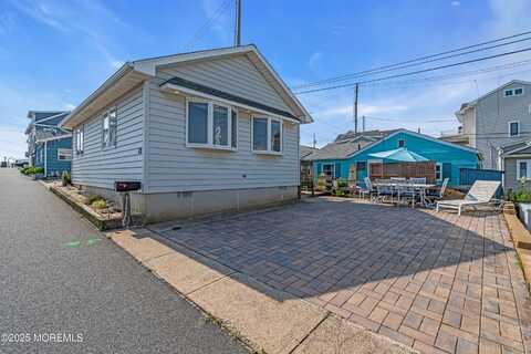 15 E Chadwick Way, Lavallette, NJ 08735